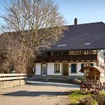 Uelis-stoeckli-gaestezimmer Auf Bauernhof Mit Billiard Und Alpakatrekking Farm stay Meikirch
