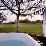 Uelis-stoeckli-gaestezimmer Auf Bauernhof Mit Billiard Und Alpakatrekking *