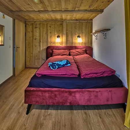 Uelis-stoeckli-gaestezimmer Auf Bauernhof Mit Billiard Und Alpakatrekking Farm stay Meikirch