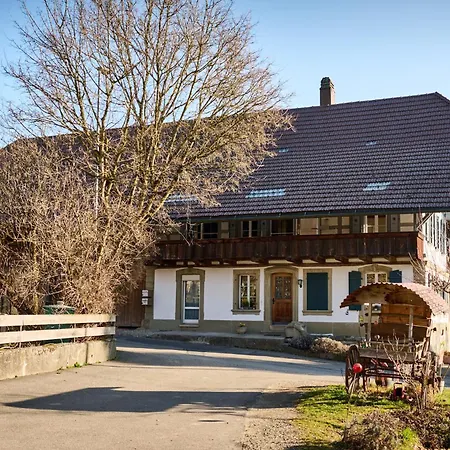 Farm stay Uelis-stoeckli-gaestezimmer Auf Bauernhof Mit Billiard Und Alpakatrekking Meikirch
