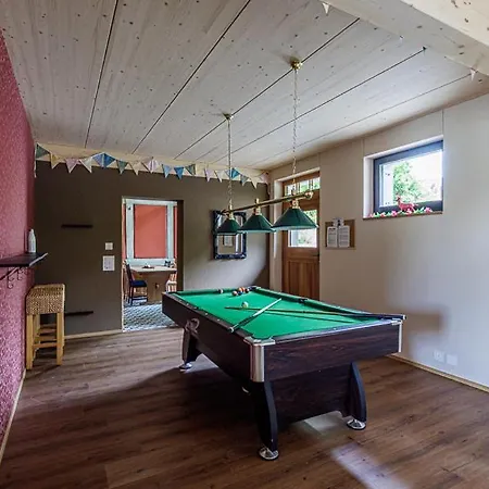 Uelis-stoeckli-gaestezimmer Auf Bauernhof Mit Billiard Und Alpakatrekking בית חווה