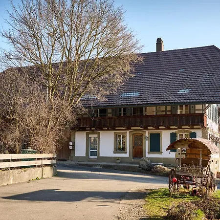 Uelis-stoeckli-gaestezimmer Auf Bauernhof Mit Wellness, Billiard Und Alpakatrekking Farm stay Meikirch