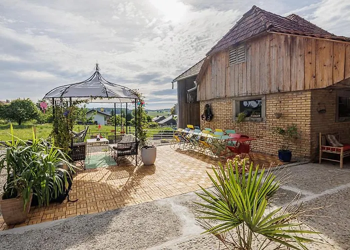 Vakantieboerderij Uelis-stoeckli-gaestezimmer Auf Bauernhof Mit Billiard Und Alpakatrekking