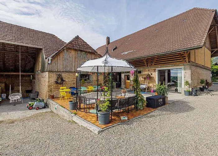 Uelis-stoeckli-gaestezimmer Auf Bauernhof Mit Billiard Und Alpakatrekking Meikirch