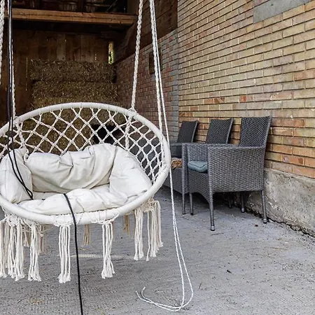 Uelis-stoeckli-gaestezimmer Auf Bauernhof Mit Billiard Und Alpakatrekking